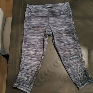 🧘‍♀️🏃🏽‍♀️Black and Grey Cropped Yoga pants